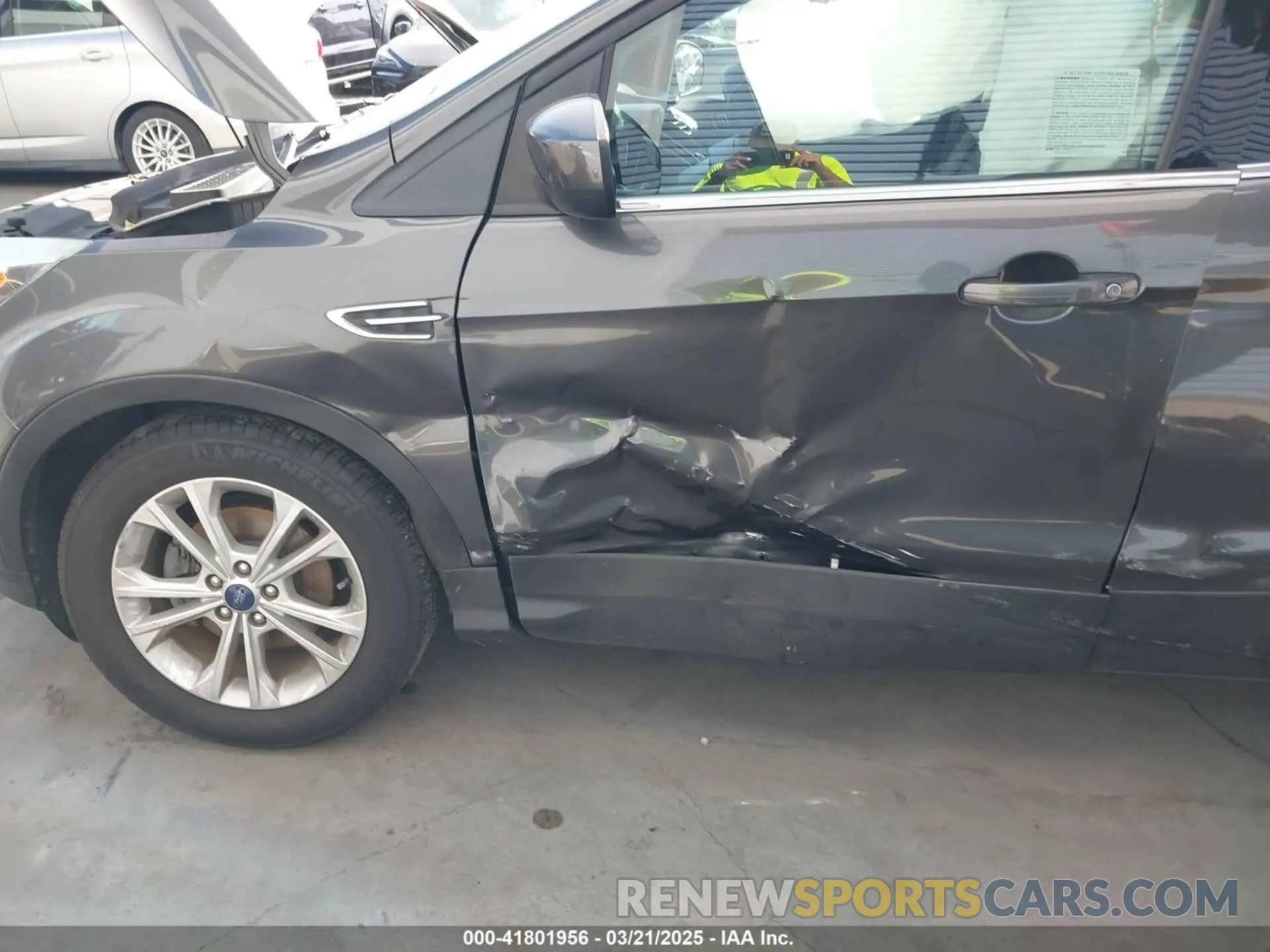6 fotografías del automóvil dañado 1FMCU0GD3KUA71923 FORD ESCAPE 2019