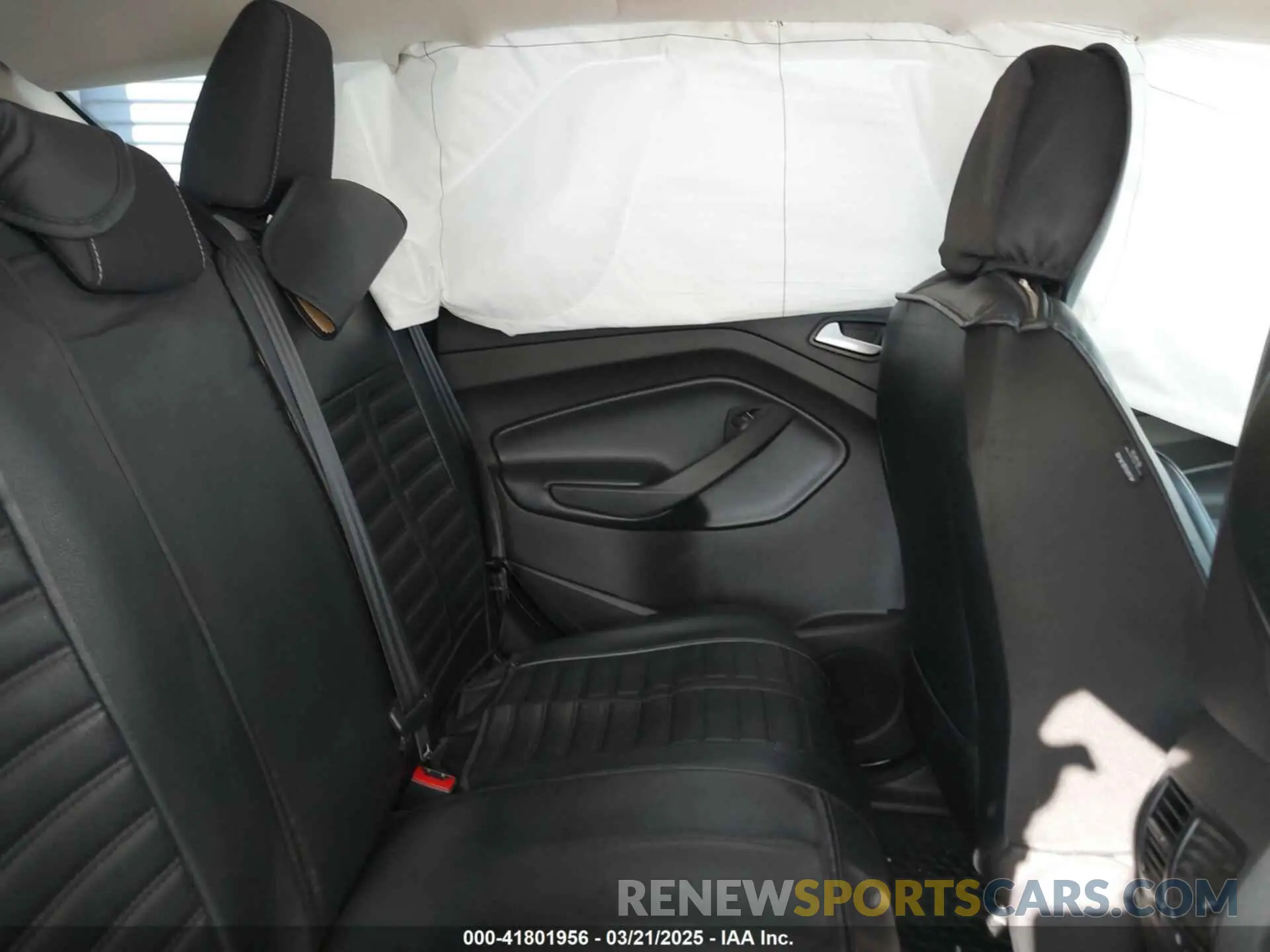 8 fotografías del automóvil dañado 1FMCU0GD3KUA71923 FORD ESCAPE 2019