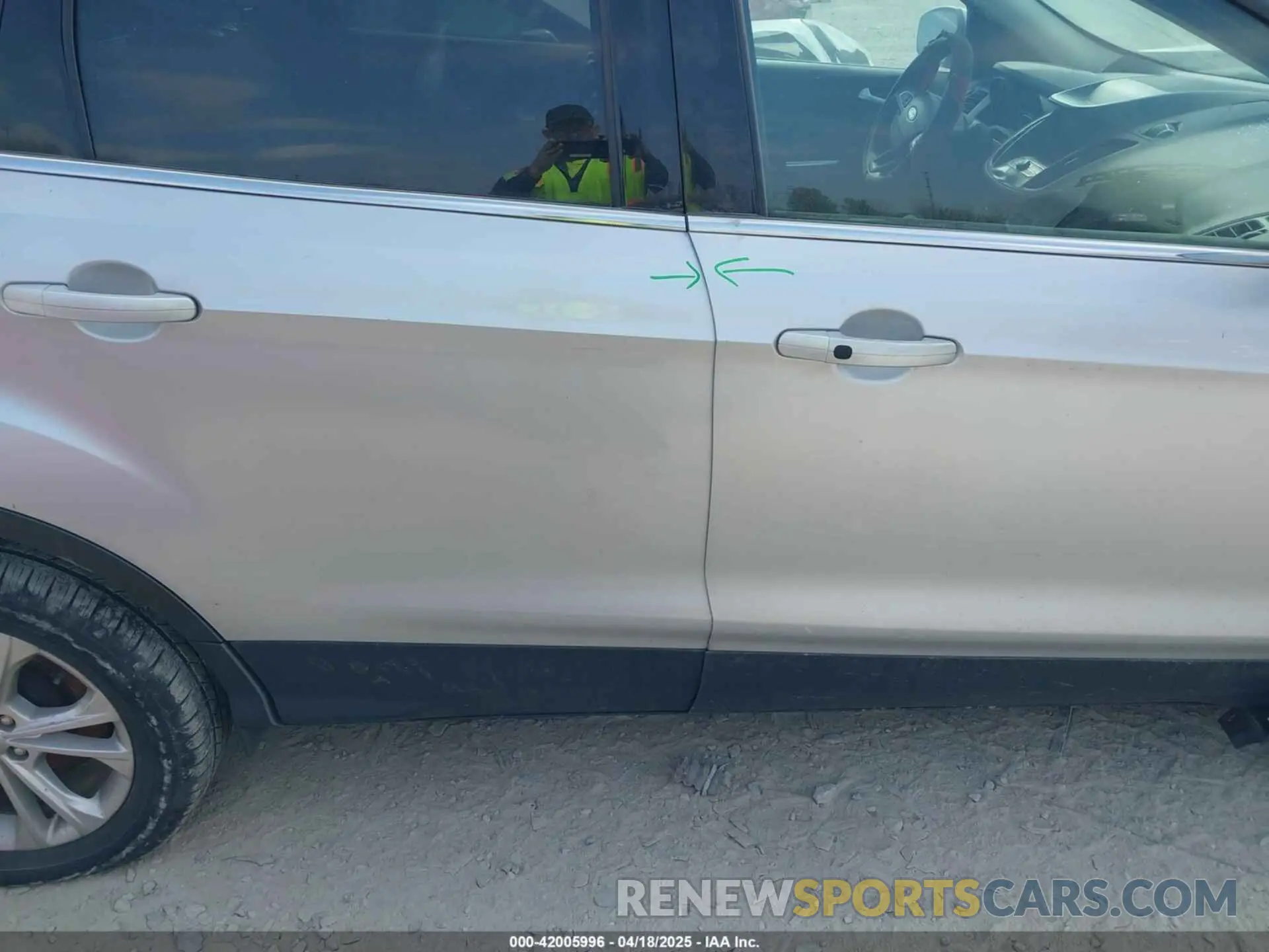 14 fotografías del automóvil dañado 1FMCU0GD3KUB11627 FORD ESCAPE 2019