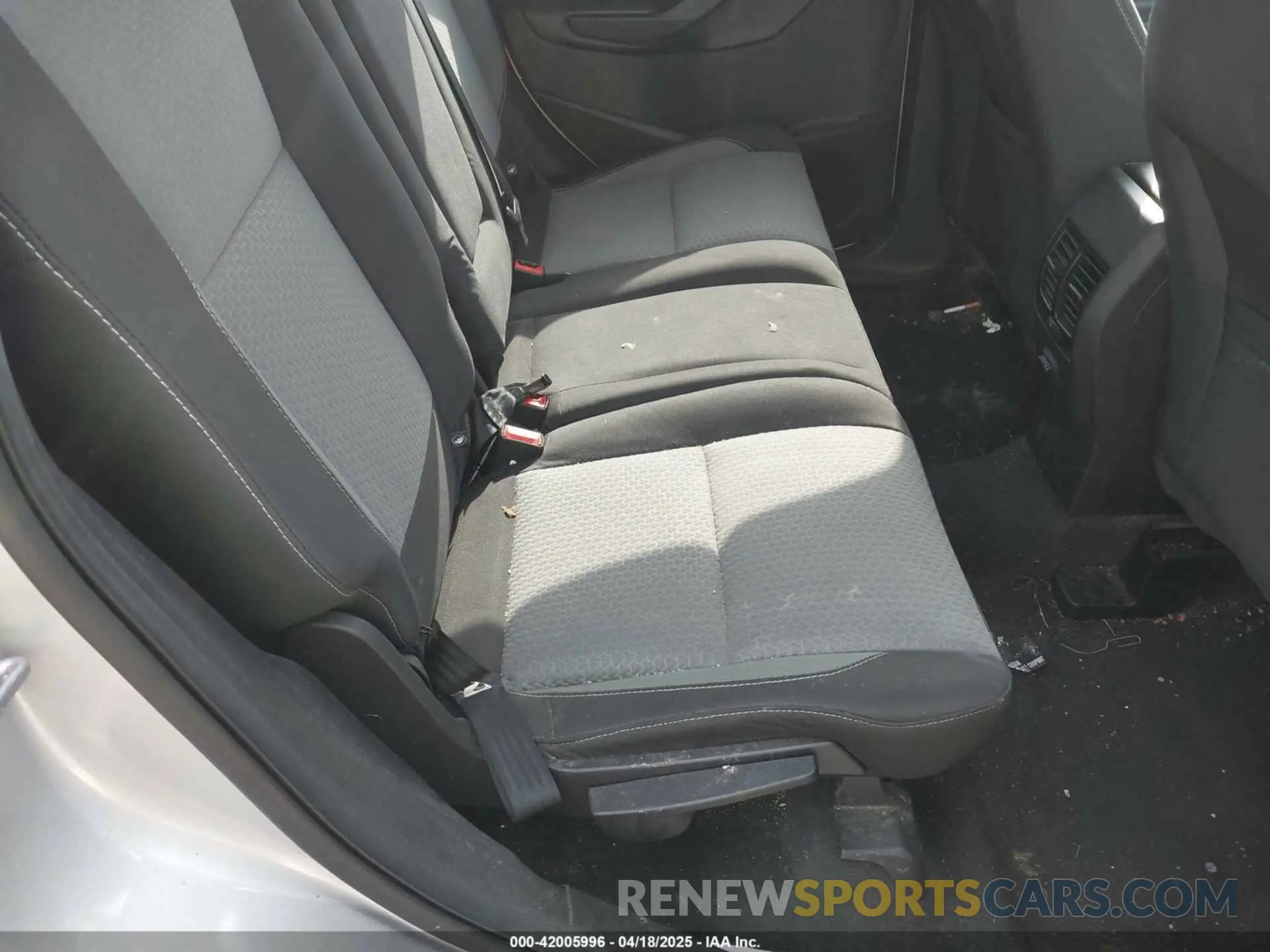 8 fotografías del automóvil dañado 1FMCU0GD3KUB11627 FORD ESCAPE 2019