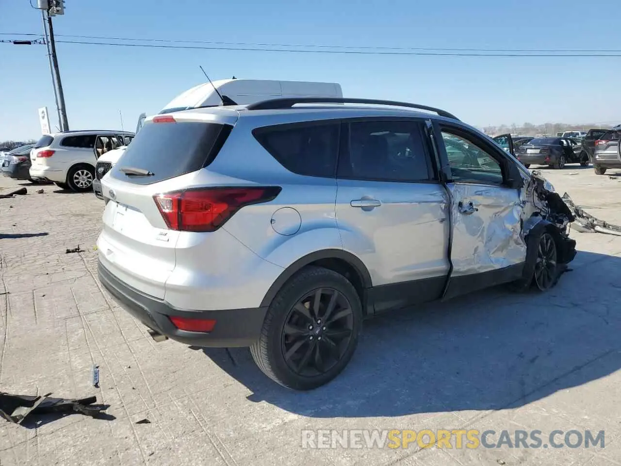 3 fotografías del automóvil dañado 1FMCU0GD4KUA07325 FORD ESCAPE 2019