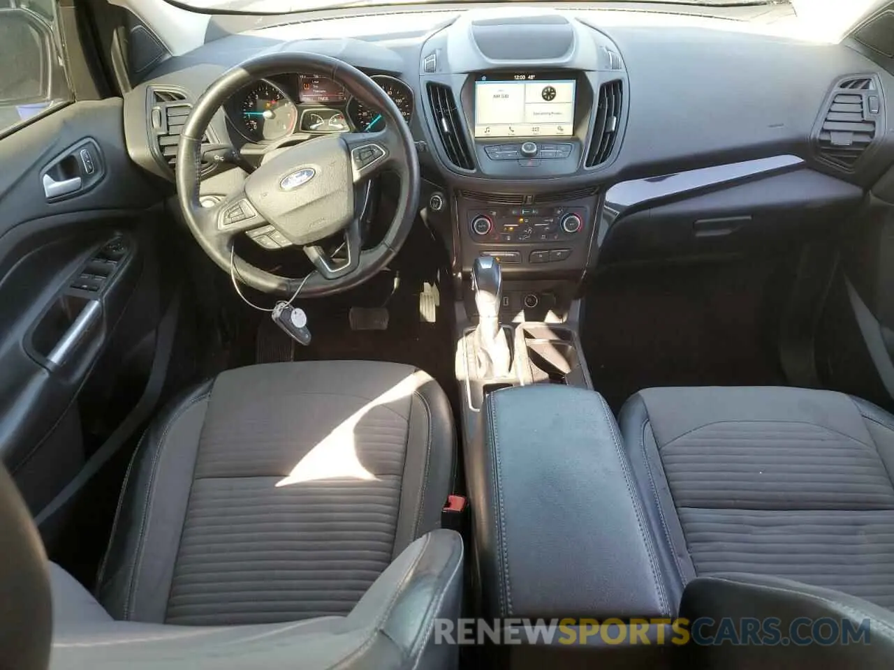 8 fotografías del automóvil dañado 1FMCU0GD4KUA07325 FORD ESCAPE 2019