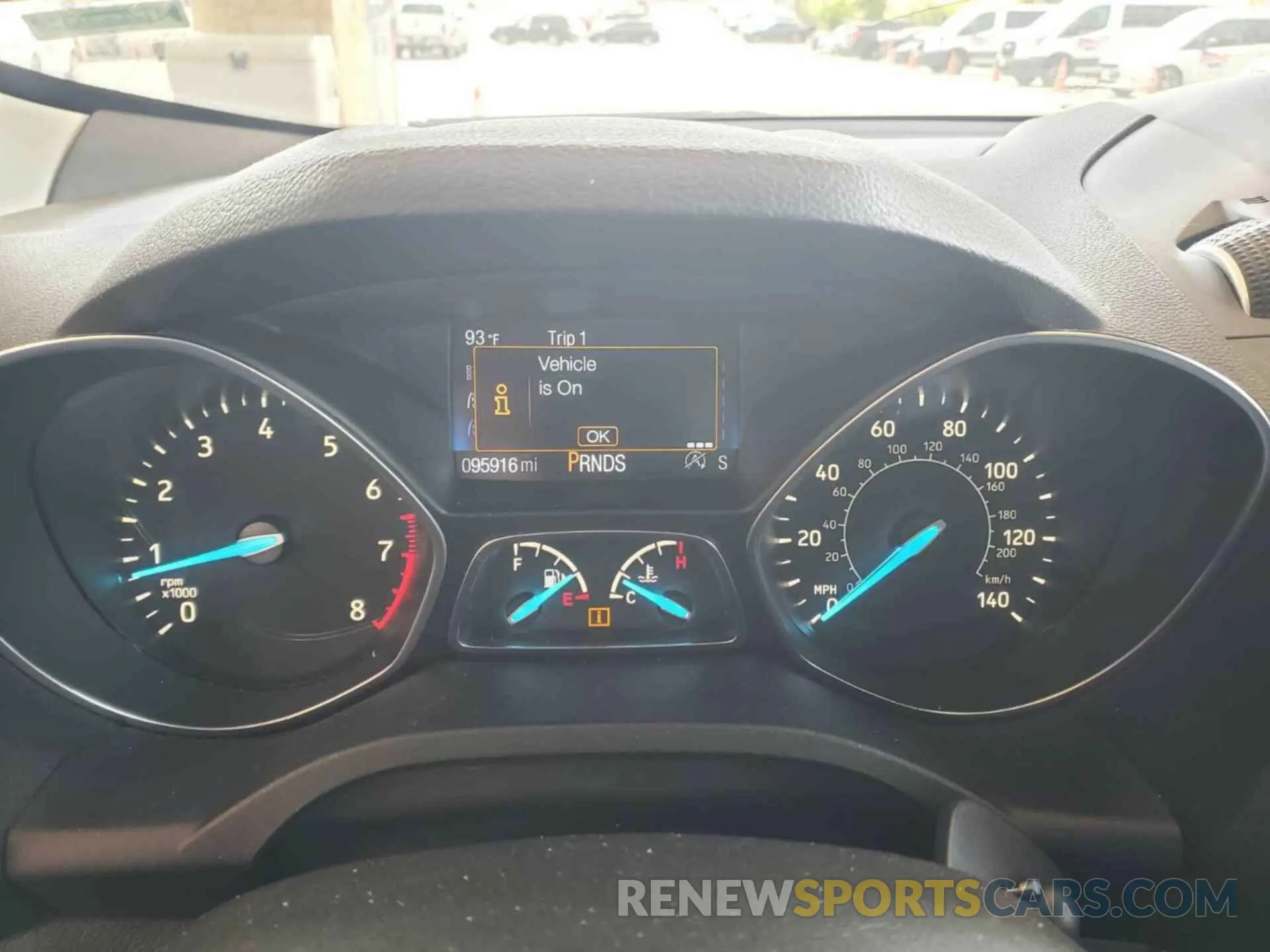 2 fotografías del automóvil dañado 1FMCU0GD4KUA34072 FORD ESCAPE 2019