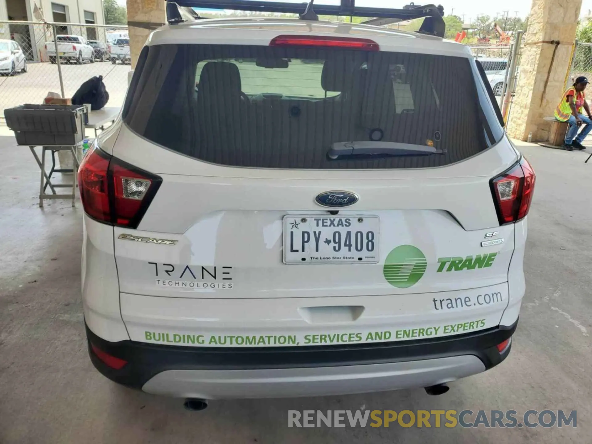 28 fotografías del automóvil dañado 1FMCU0GD4KUA34072 FORD ESCAPE 2019
