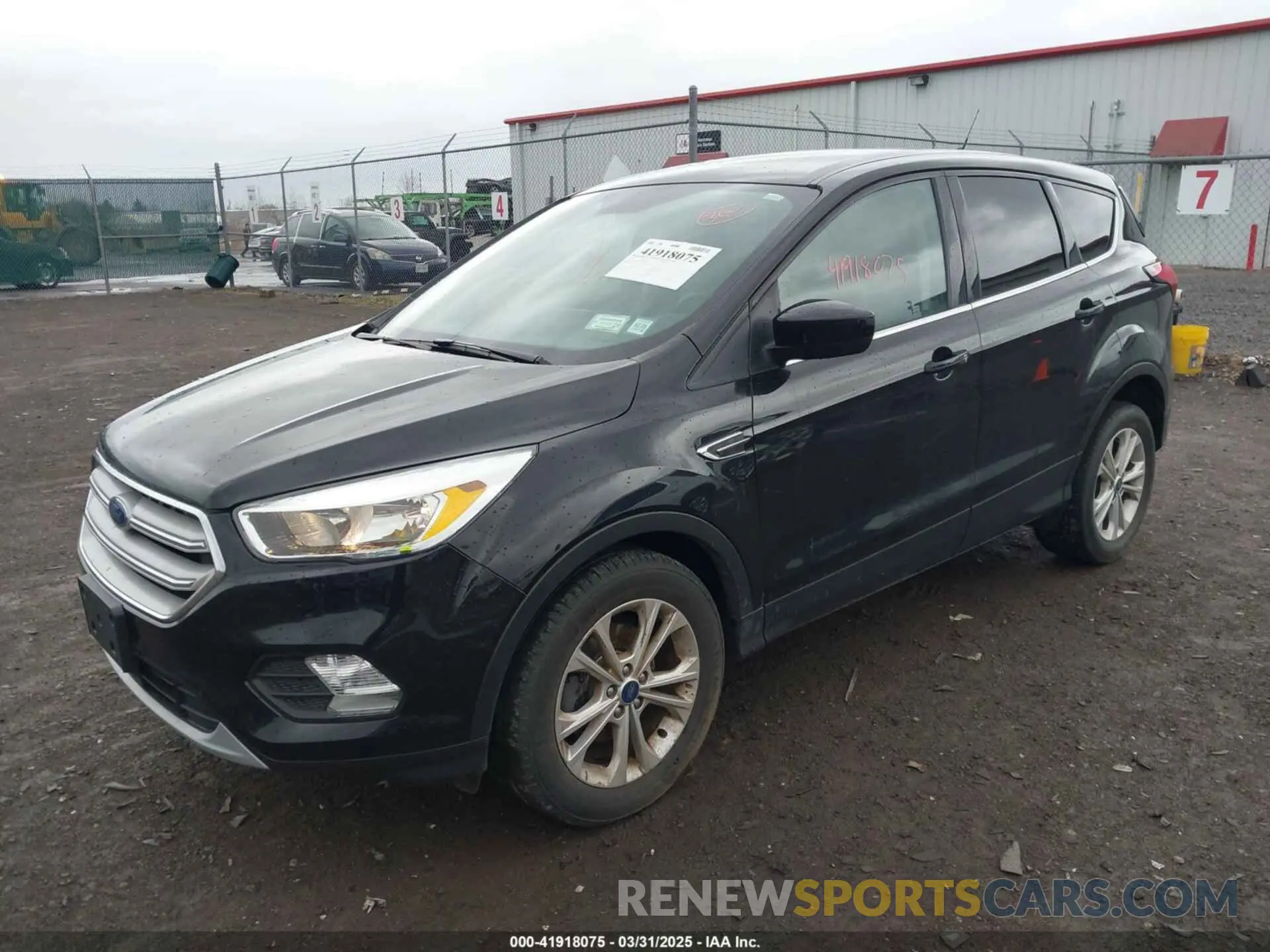 2 fotografías del automóvil dañado 1FMCU0GD4KUA60347 FORD ESCAPE 2019