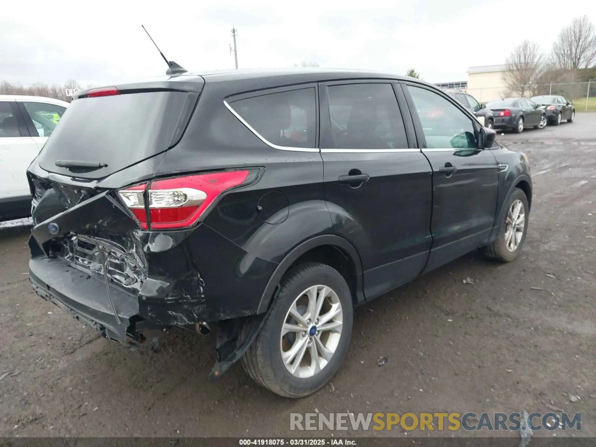 4 fotografías del automóvil dañado 1FMCU0GD4KUA60347 FORD ESCAPE 2019