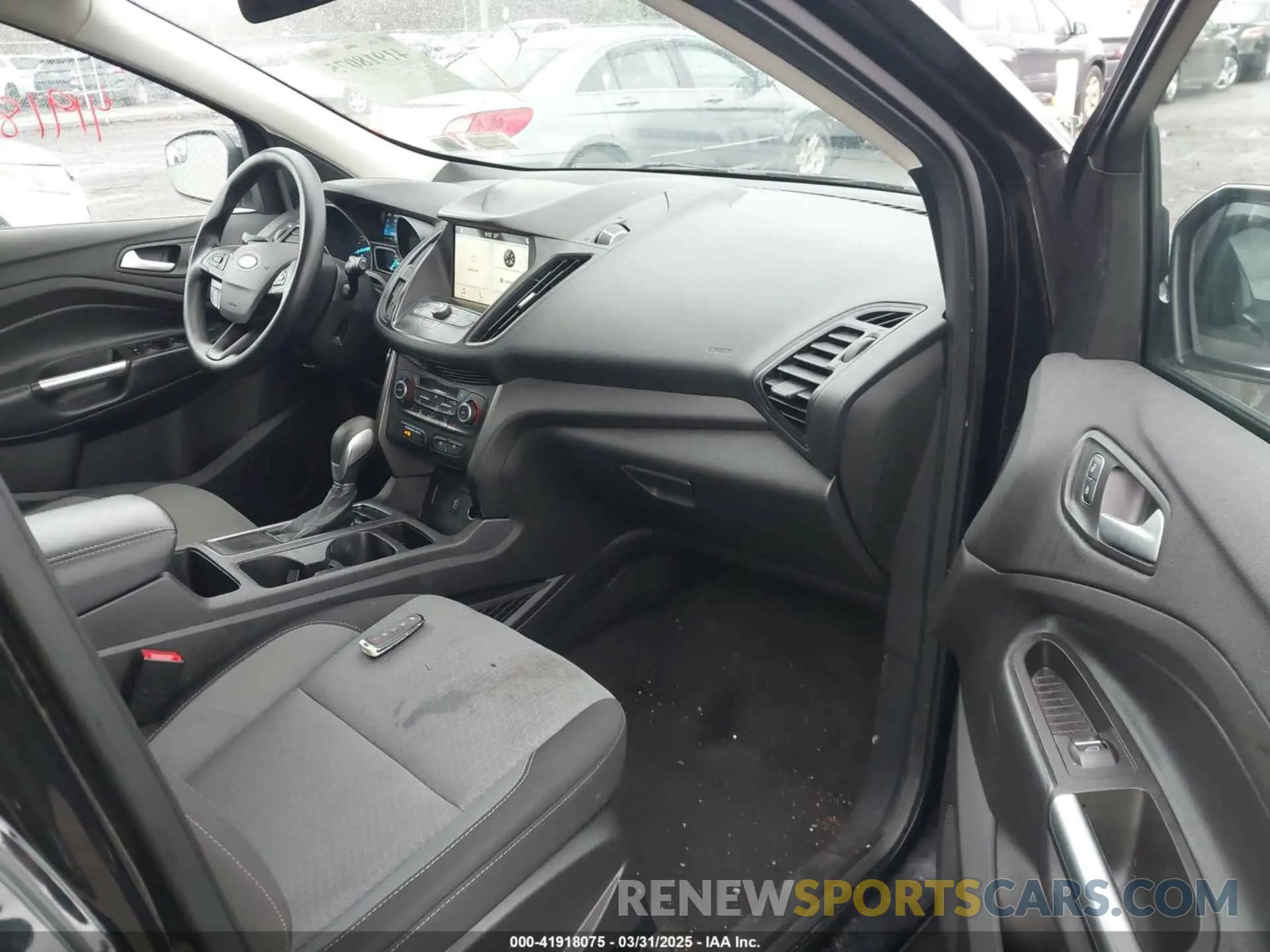 5 fotografías del automóvil dañado 1FMCU0GD4KUA60347 FORD ESCAPE 2019