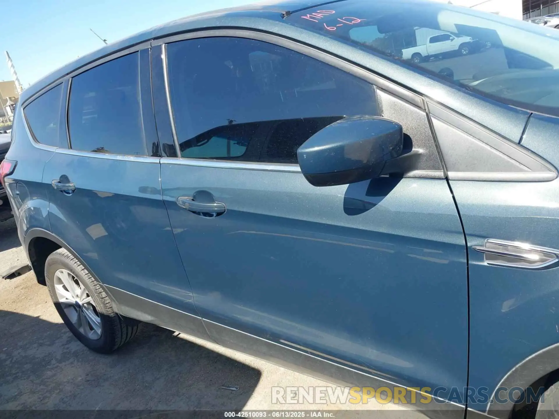 14 fotografías del automóvil dañado 1FMCU0GD4KUA63989 FORD ESCAPE 2019