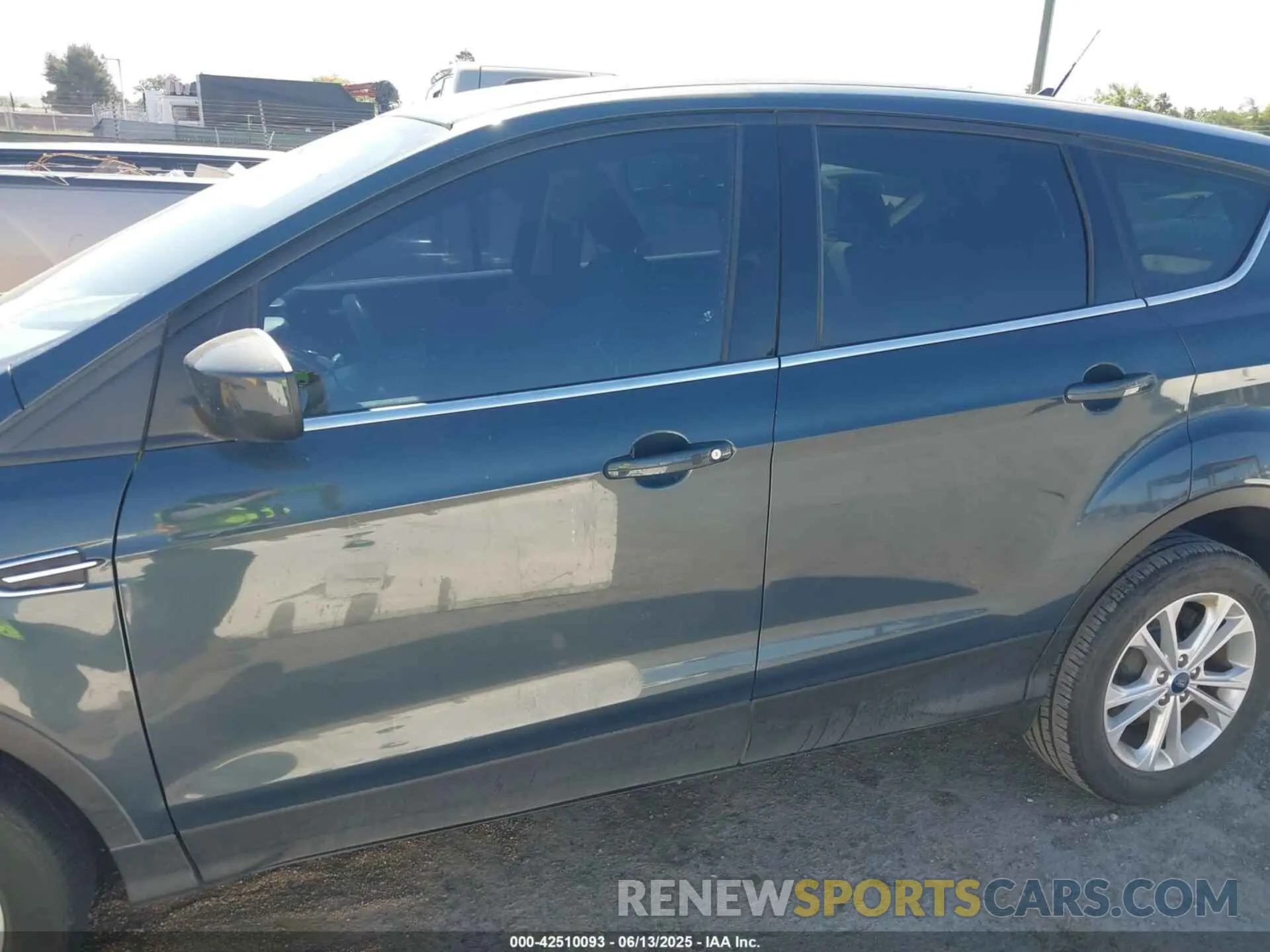 15 fotografías del automóvil dañado 1FMCU0GD4KUA63989 FORD ESCAPE 2019