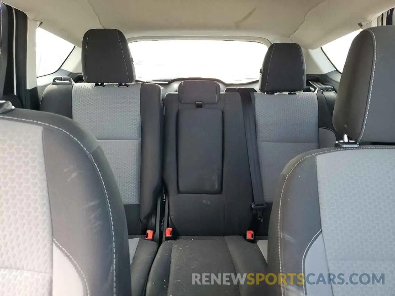 10 fotografías del automóvil dañado 1FMCU0GD4KUB00085 FORD ESCAPE 2019