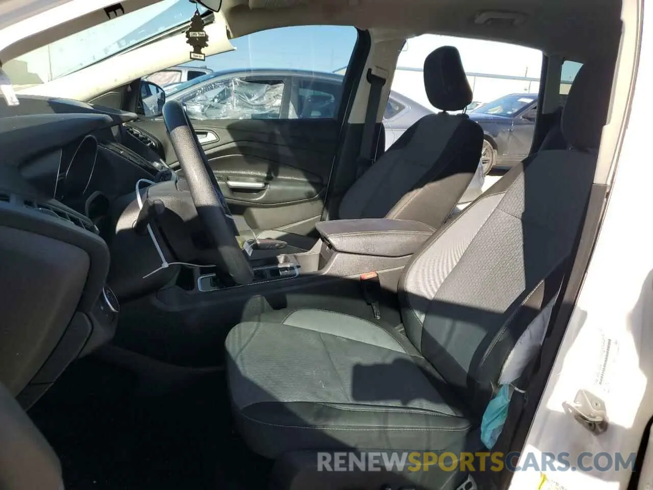 7 fotografías del automóvil dañado 1FMCU0GD4KUB00085 FORD ESCAPE 2019