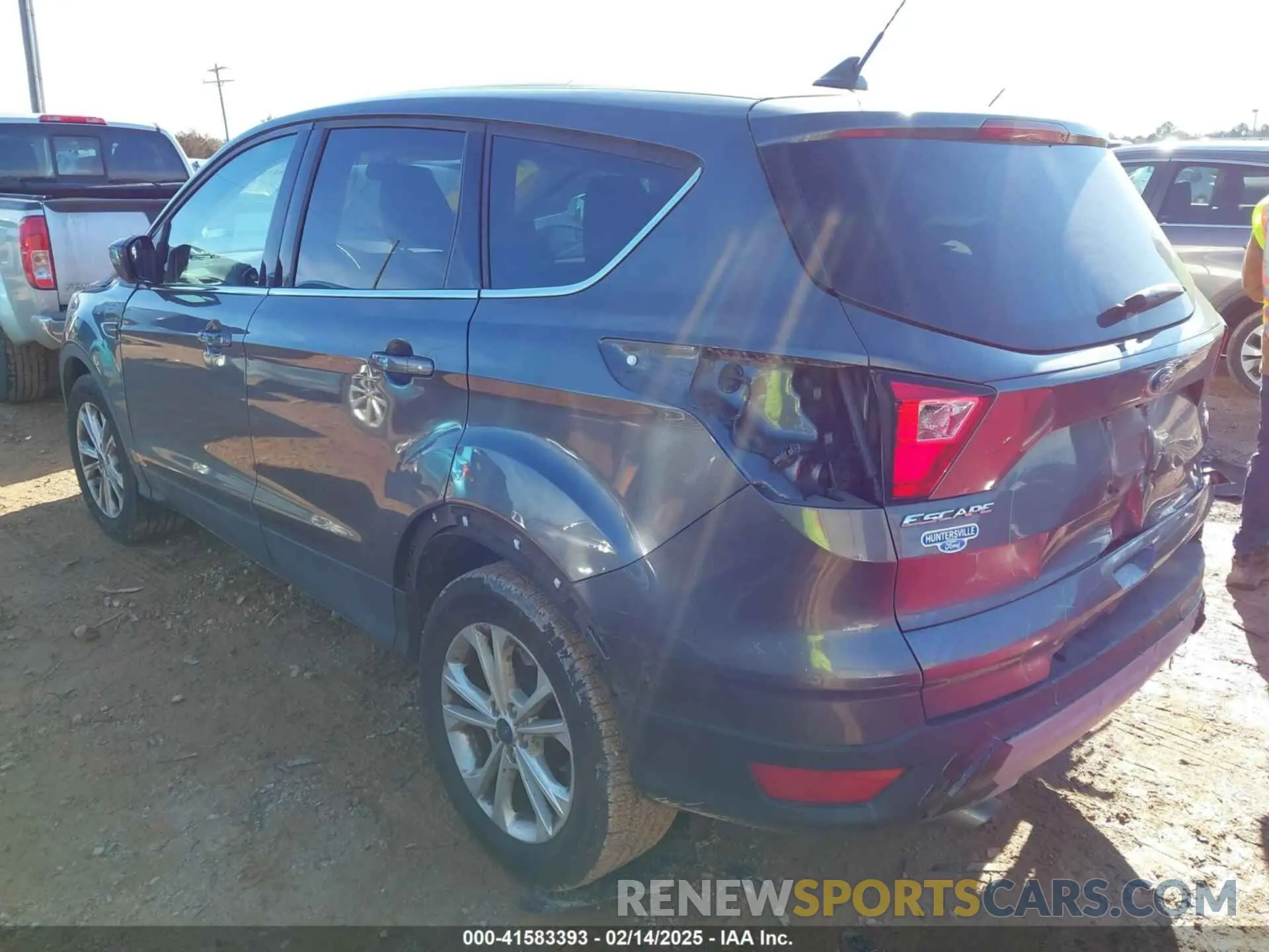 3 fotografías del automóvil dañado 1FMCU0GD4KUB20403 FORD ESCAPE 2019