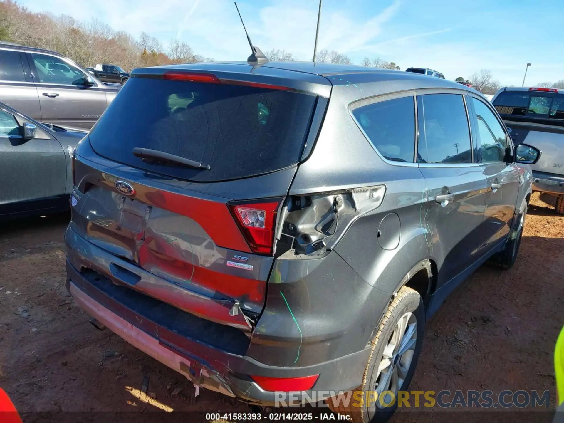 4 fotografías del automóvil dañado 1FMCU0GD4KUB20403 FORD ESCAPE 2019