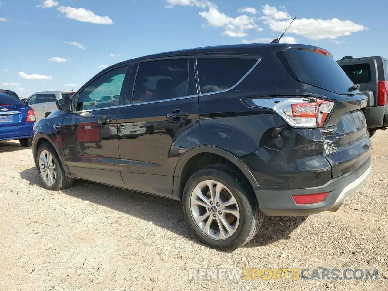 2 fotografías del automóvil dañado 1FMCU0GD4KUC02566 FORD ESCAPE 2019