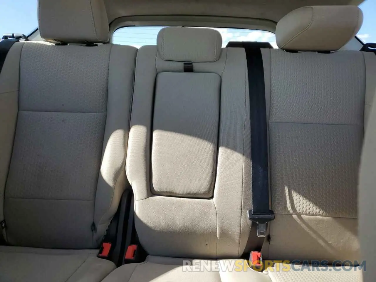 10 fotografías del automóvil dañado 1FMCU0GD4KUC06925 FORD ESCAPE 2019