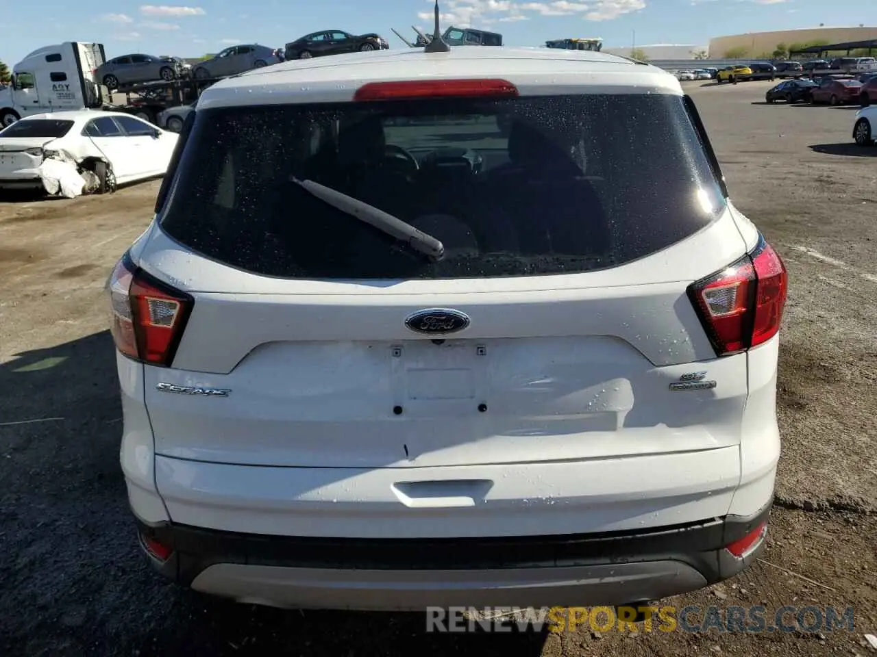 6 fotografías del automóvil dañado 1FMCU0GD4KUC06925 FORD ESCAPE 2019