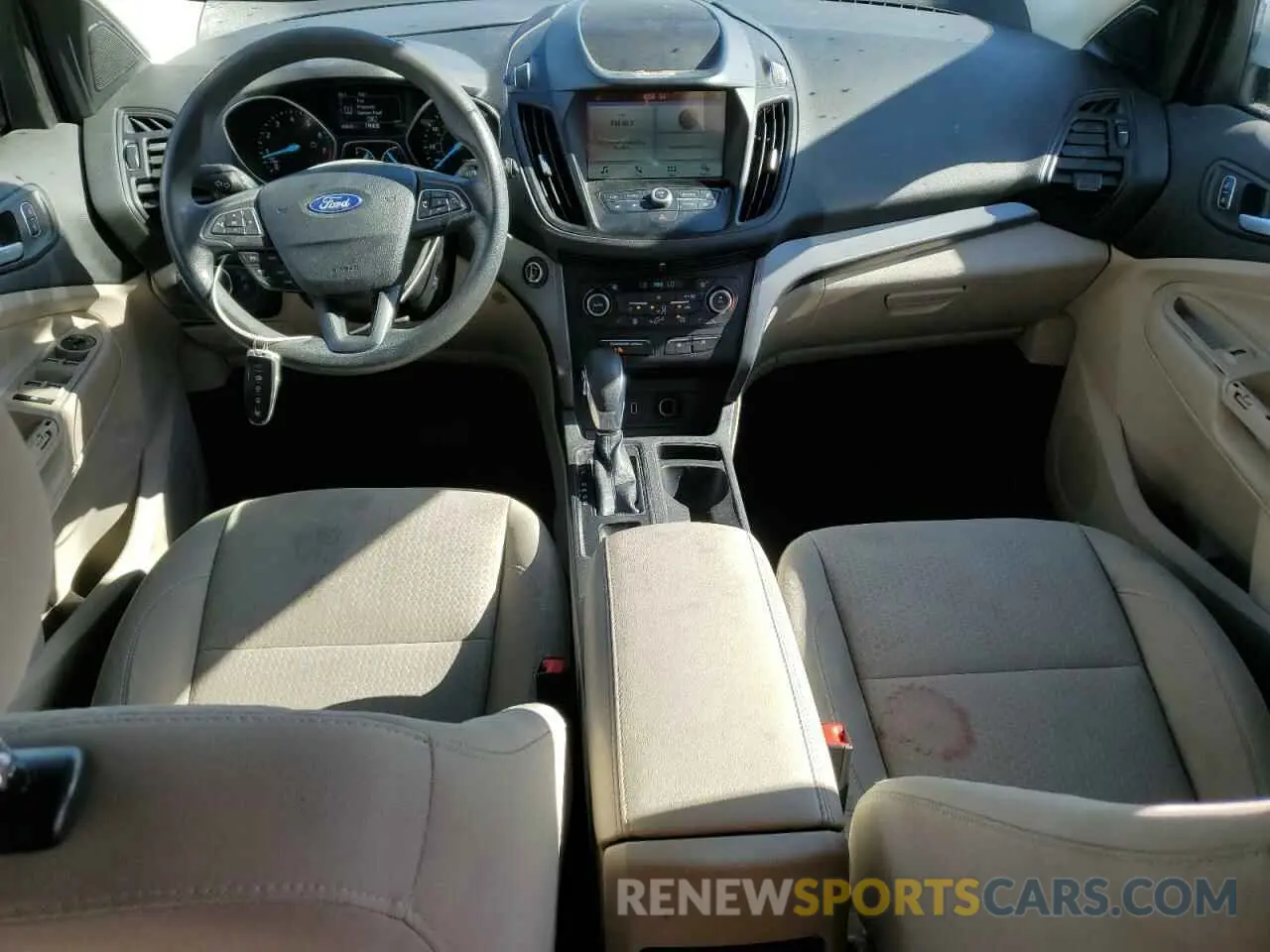 8 fotografías del automóvil dañado 1FMCU0GD4KUC06925 FORD ESCAPE 2019