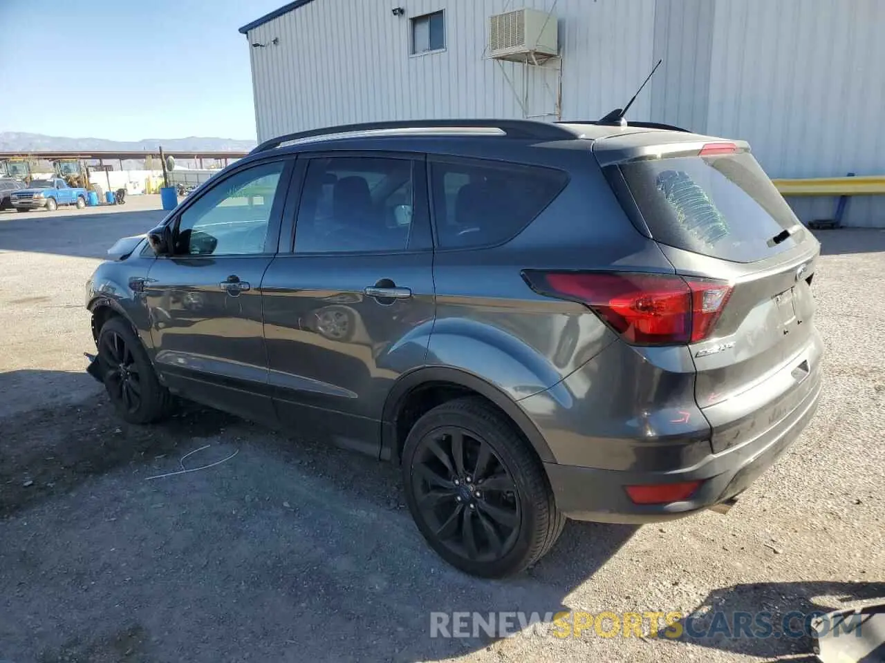 2 fotografías del automóvil dañado 1FMCU0GD4KUC27631 FORD ESCAPE 2019