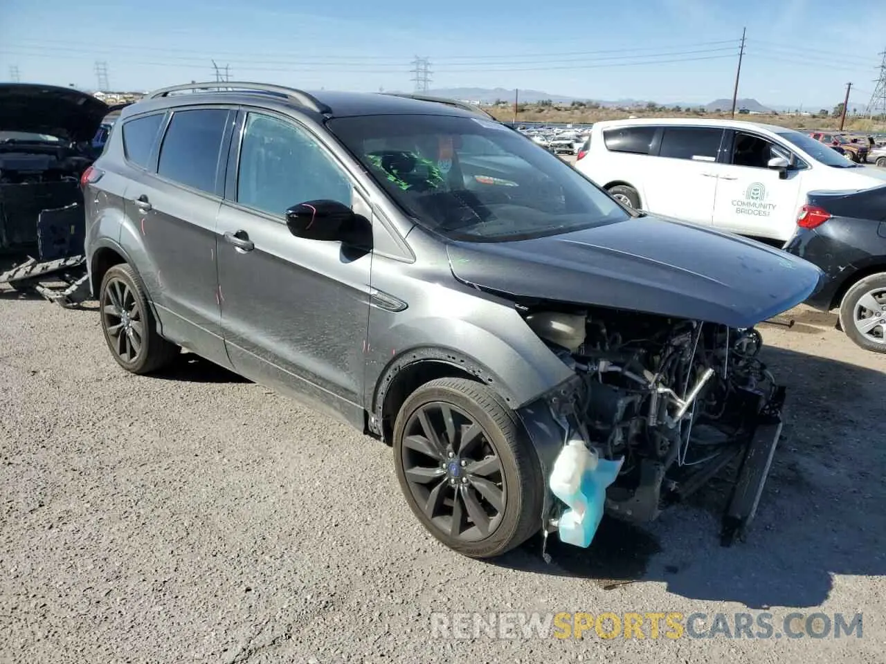 4 fotografías del automóvil dañado 1FMCU0GD4KUC27631 FORD ESCAPE 2019