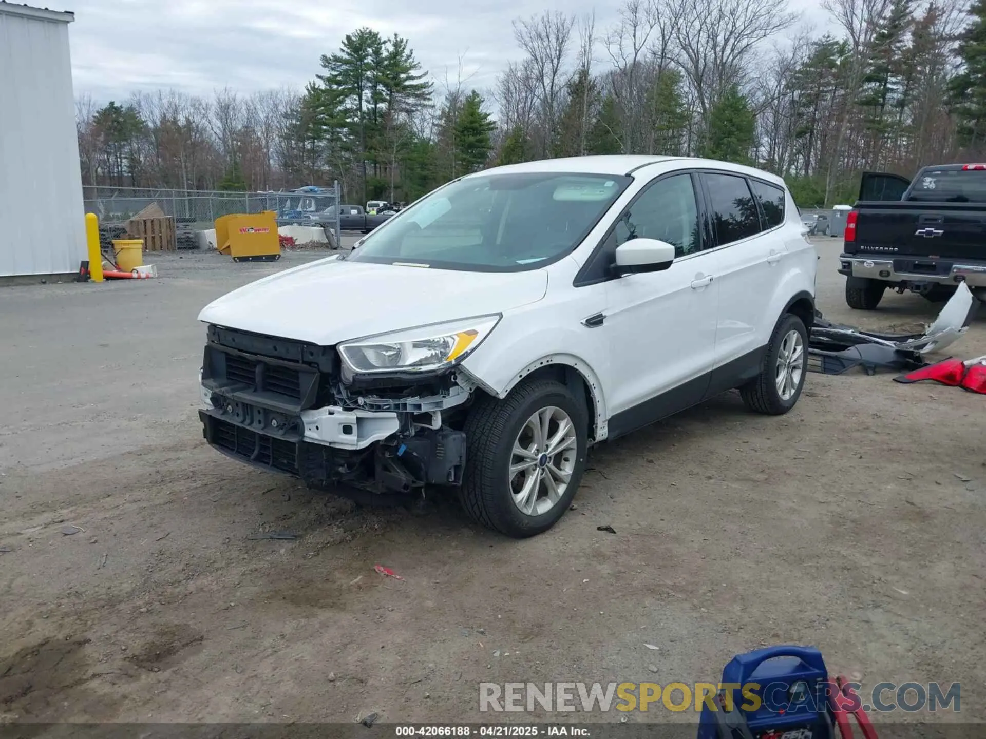2 fotografías del automóvil dañado 1FMCU0GD4KUC35521 FORD ESCAPE 2019