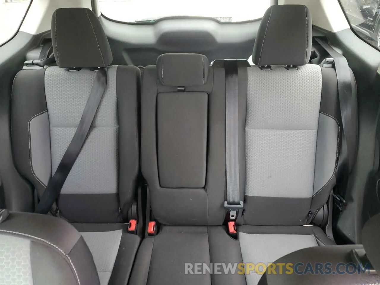 10 fotografías del automóvil dañado 1FMCU0GD5KUB04825 FORD ESCAPE 2019