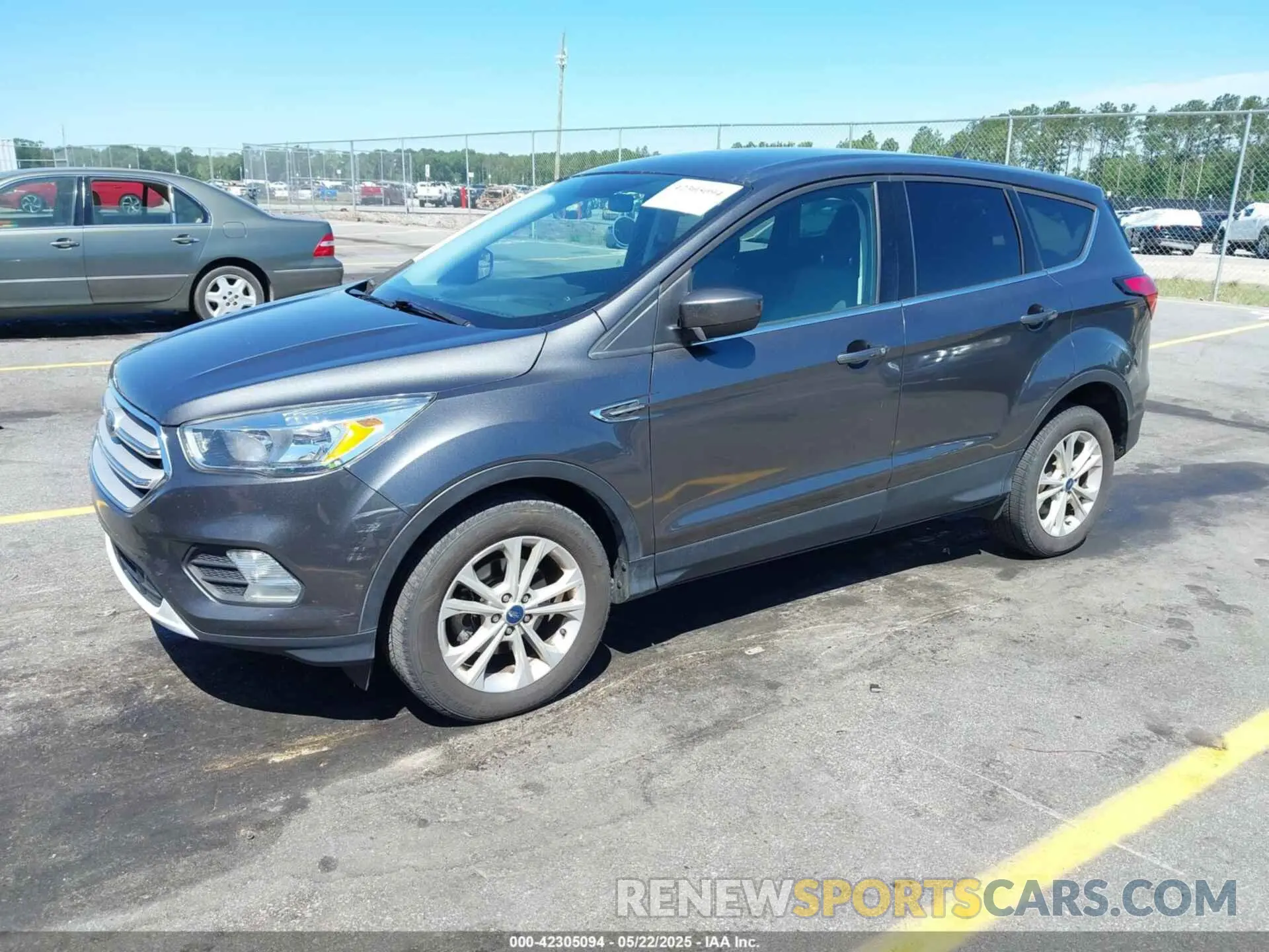 2 fotografías del automóvil dañado 1FMCU0GD5KUB19907 FORD ESCAPE 2019
