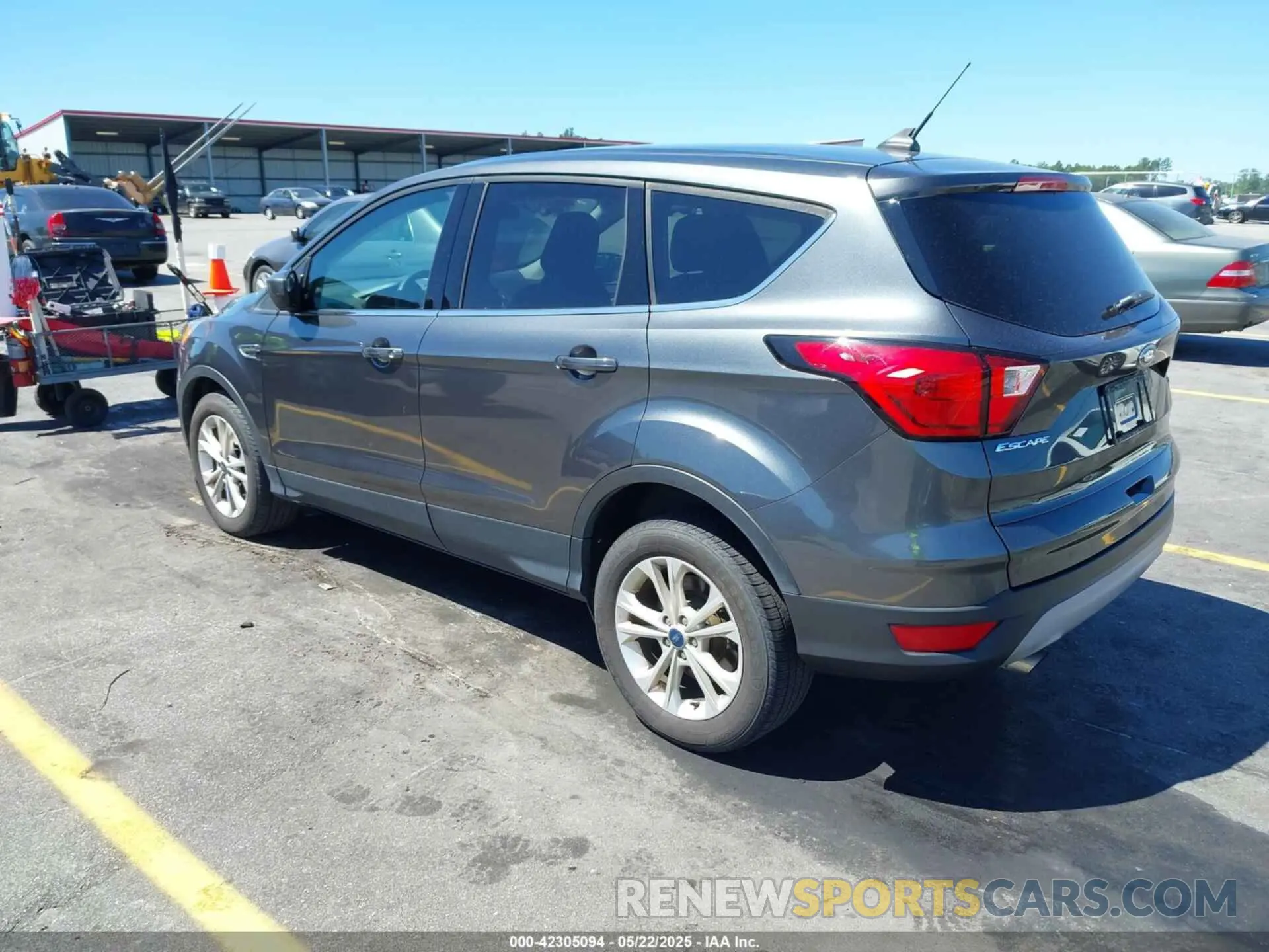 3 fotografías del automóvil dañado 1FMCU0GD5KUB19907 FORD ESCAPE 2019
