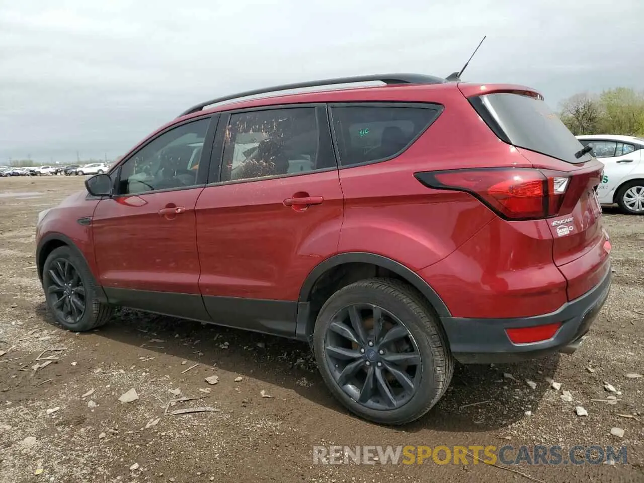 2 fotografías del automóvil dañado 1FMCU0GD5KUB24167 FORD ESCAPE 2019