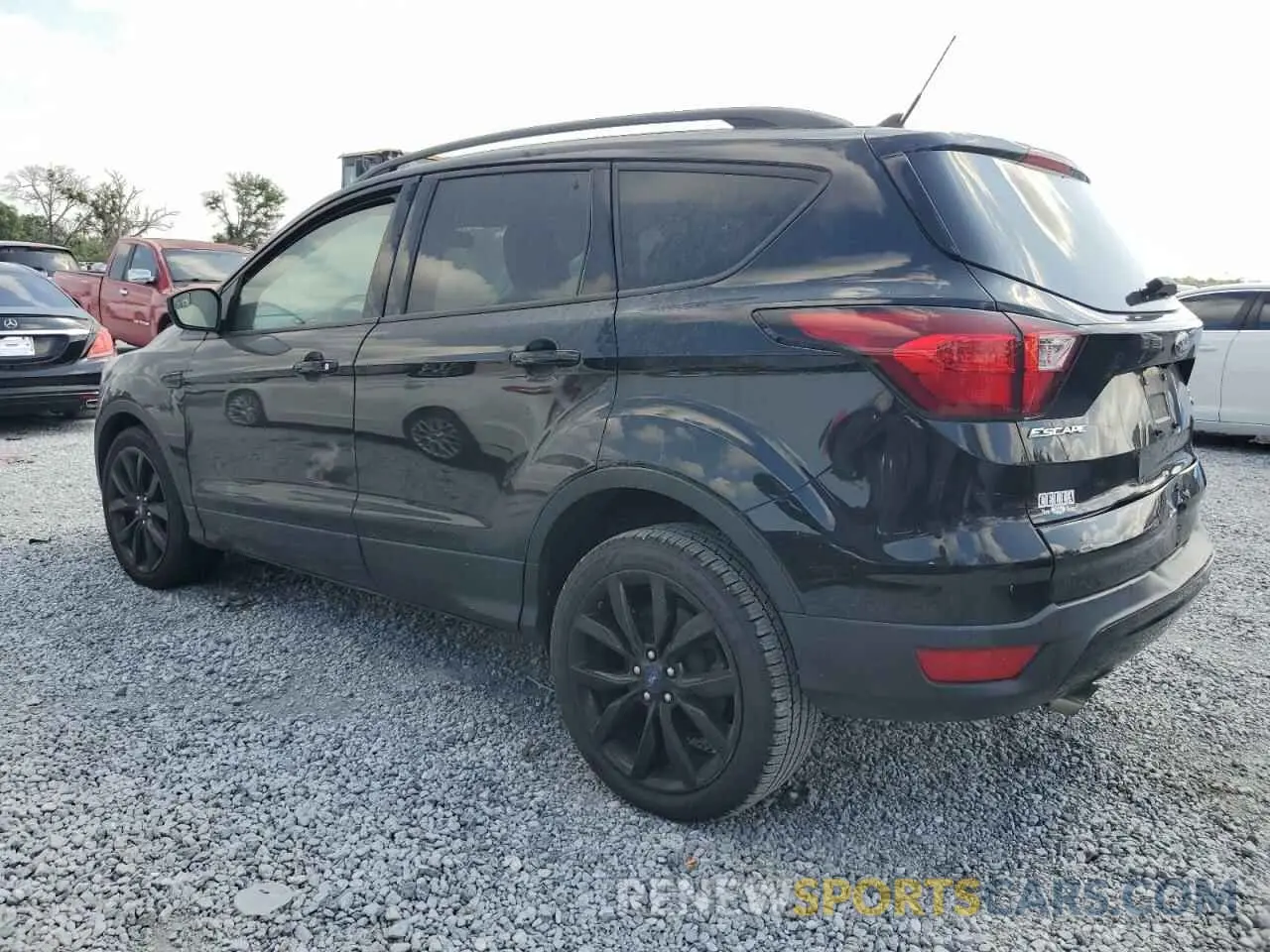 2 fotografías del automóvil dañado 1FMCU0GD5KUC20168 FORD ESCAPE 2019