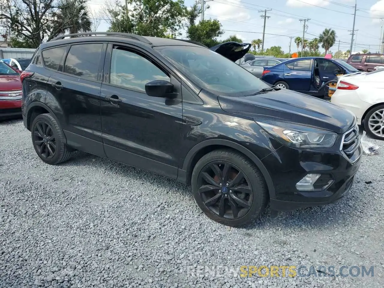 4 fotografías del automóvil dañado 1FMCU0GD5KUC20168 FORD ESCAPE 2019