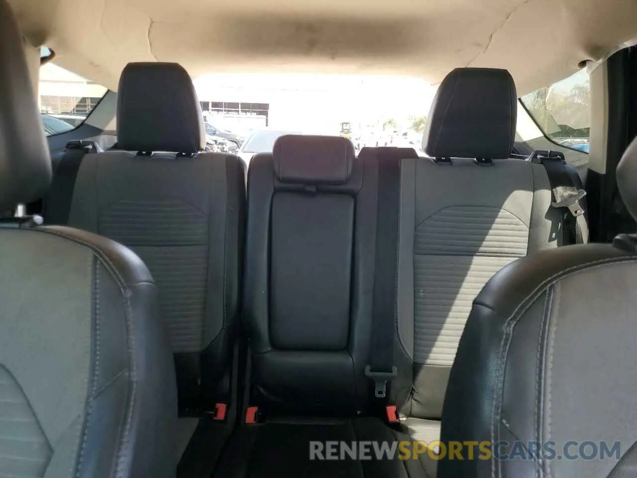 10 fotografías del automóvil dañado 1FMCU0GD6KUA25082 FORD ESCAPE 2019