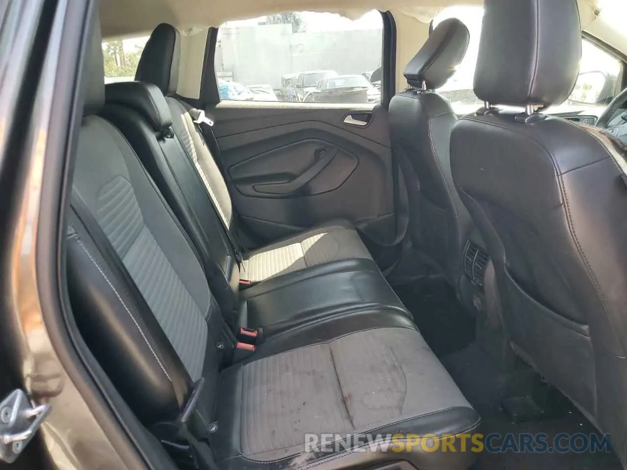 11 fotografías del automóvil dañado 1FMCU0GD6KUA25082 FORD ESCAPE 2019