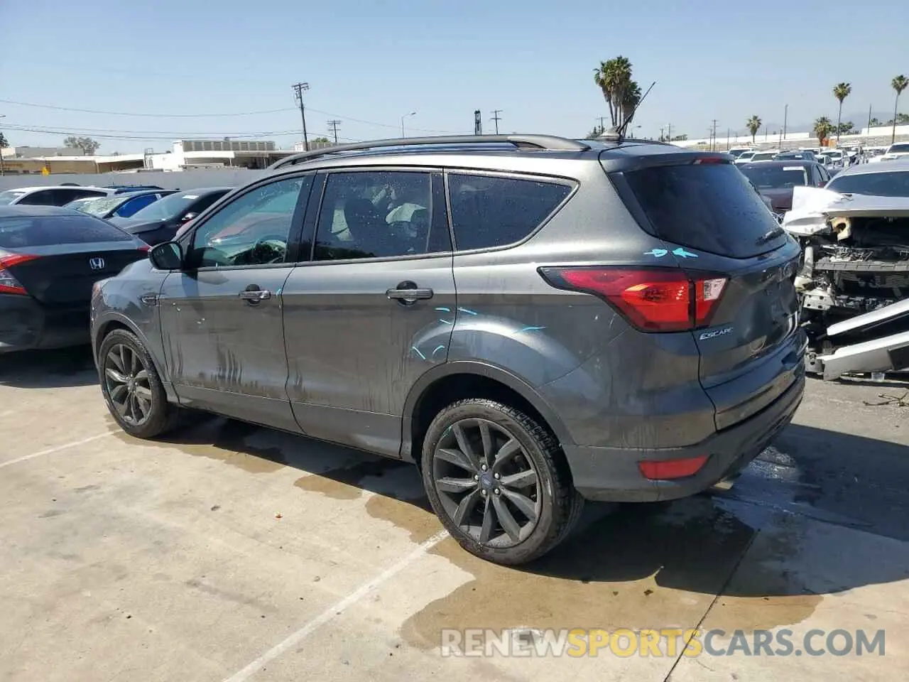 2 fotografías del automóvil dañado 1FMCU0GD6KUA25082 FORD ESCAPE 2019