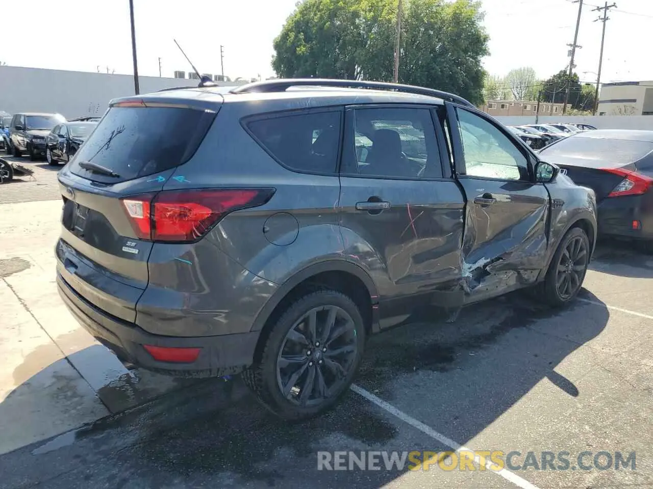 3 fotografías del automóvil dañado 1FMCU0GD6KUA25082 FORD ESCAPE 2019