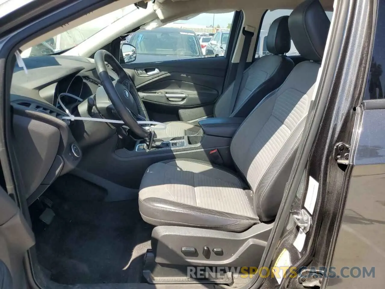7 fotografías del automóvil dañado 1FMCU0GD6KUA25082 FORD ESCAPE 2019