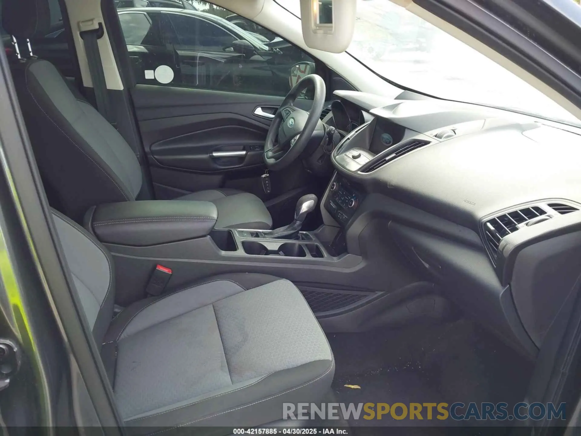 5 fotografías del automóvil dañado 1FMCU0GD6KUA30251 FORD ESCAPE 2019