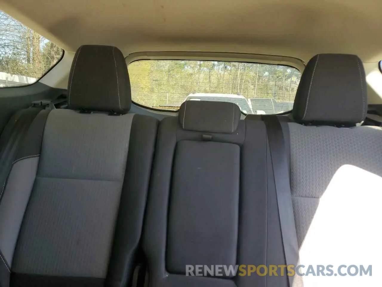10 fotografías del automóvil dañado 1FMCU0GD6KUA32596 FORD ESCAPE 2019
