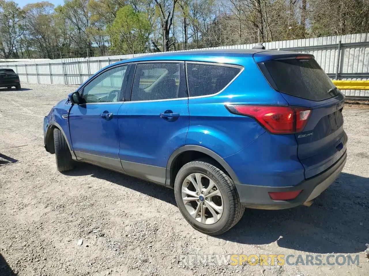 2 fotografías del automóvil dañado 1FMCU0GD6KUA32596 FORD ESCAPE 2019