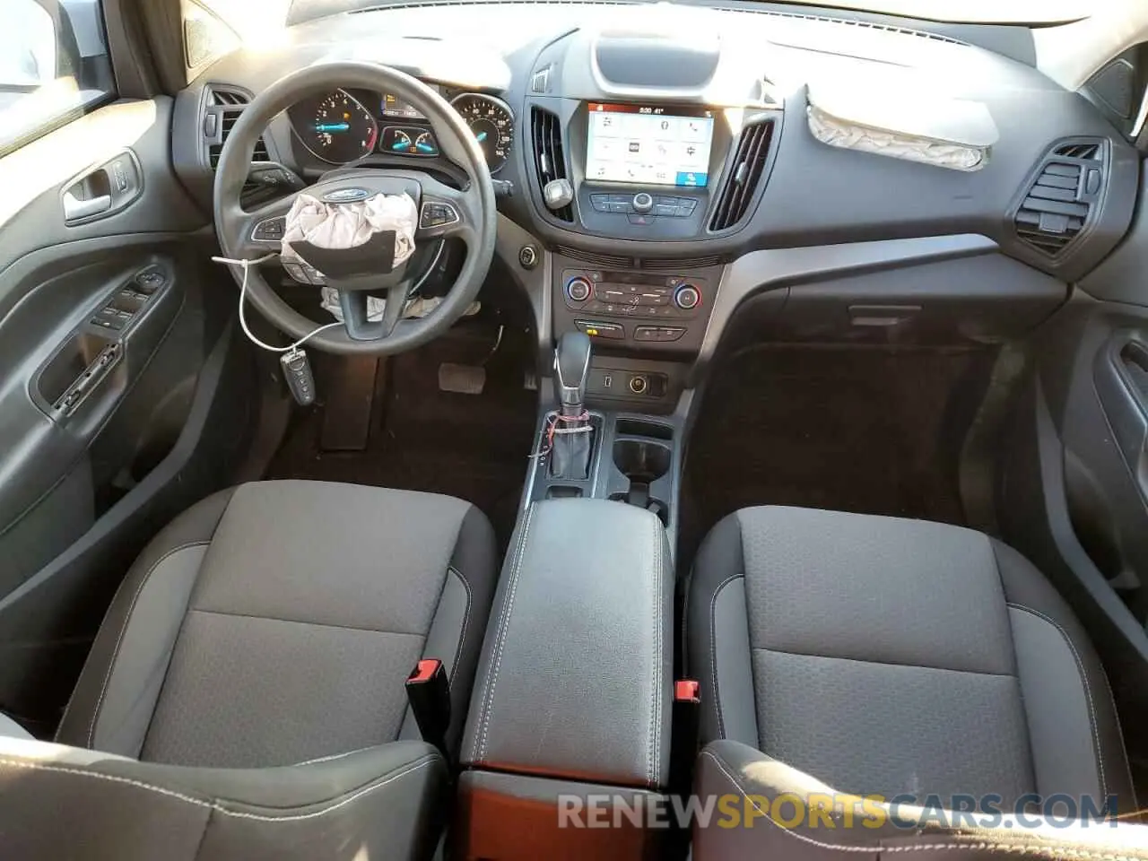 8 fotografías del automóvil dañado 1FMCU0GD6KUA44151 FORD ESCAPE 2019