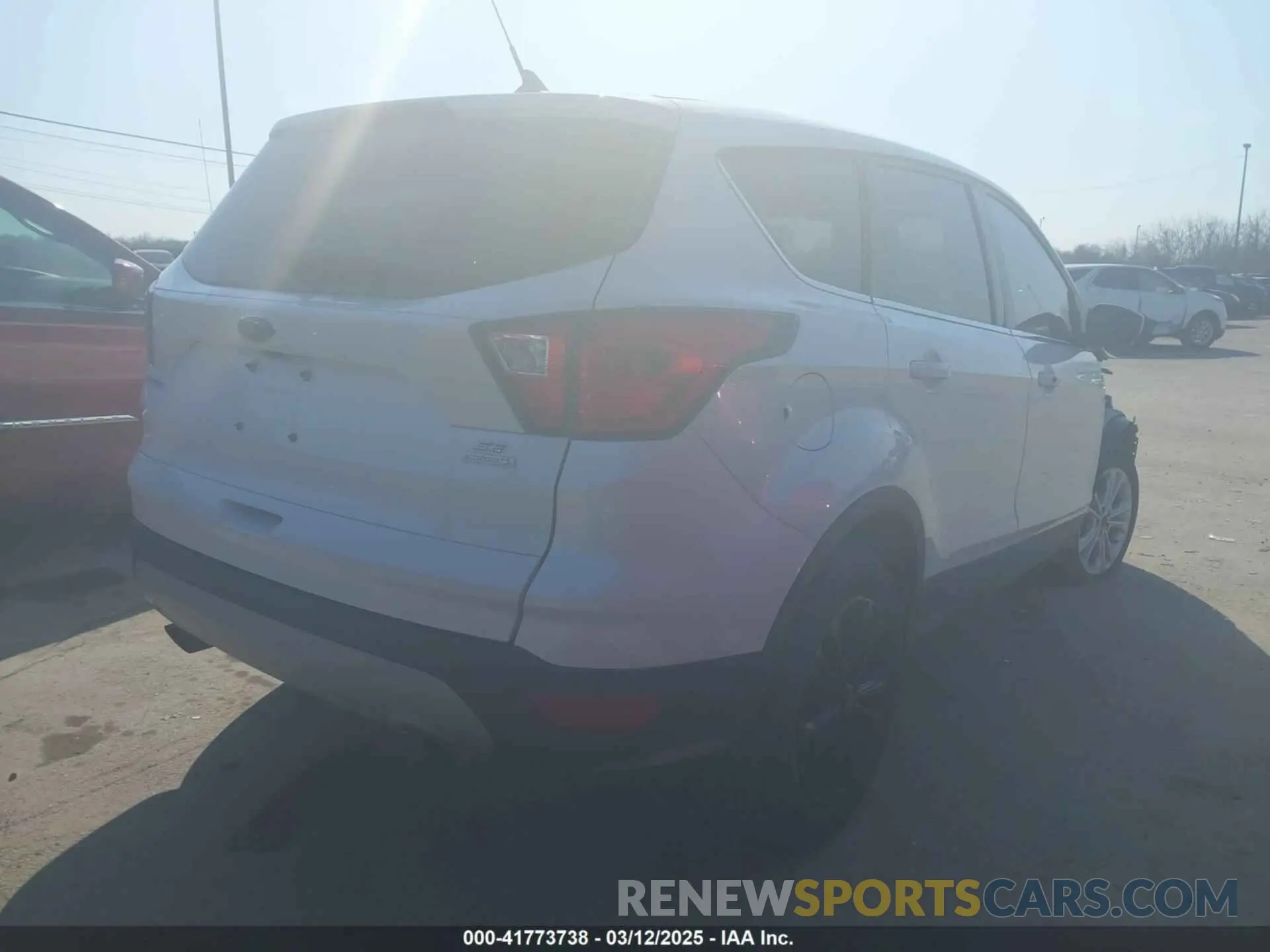 4 fotografías del automóvil dañado 1FMCU0GD6KUB98553 FORD ESCAPE 2019