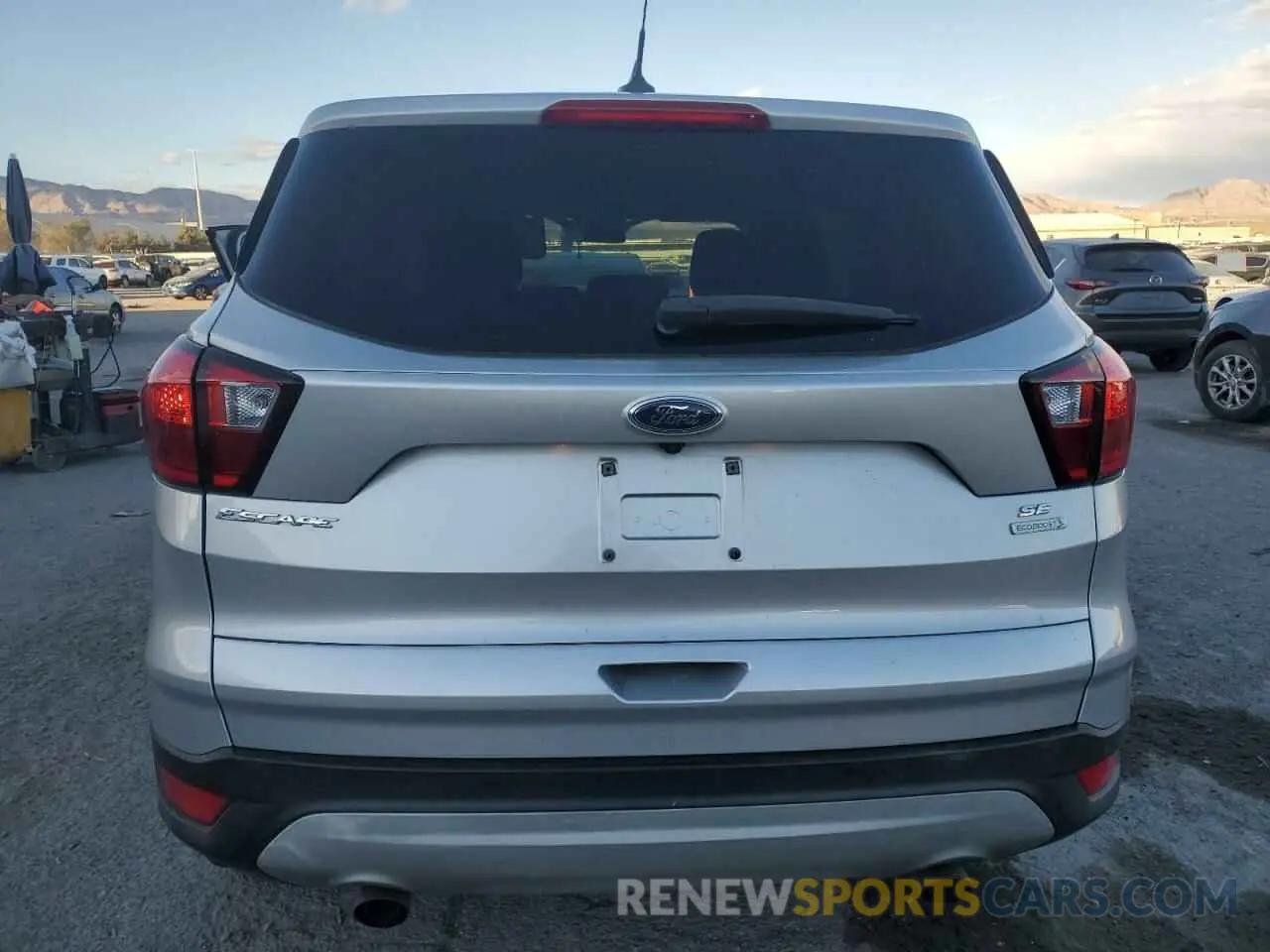6 fotografías del automóvil dañado 1FMCU0GD6KUC09065 FORD ESCAPE 2019