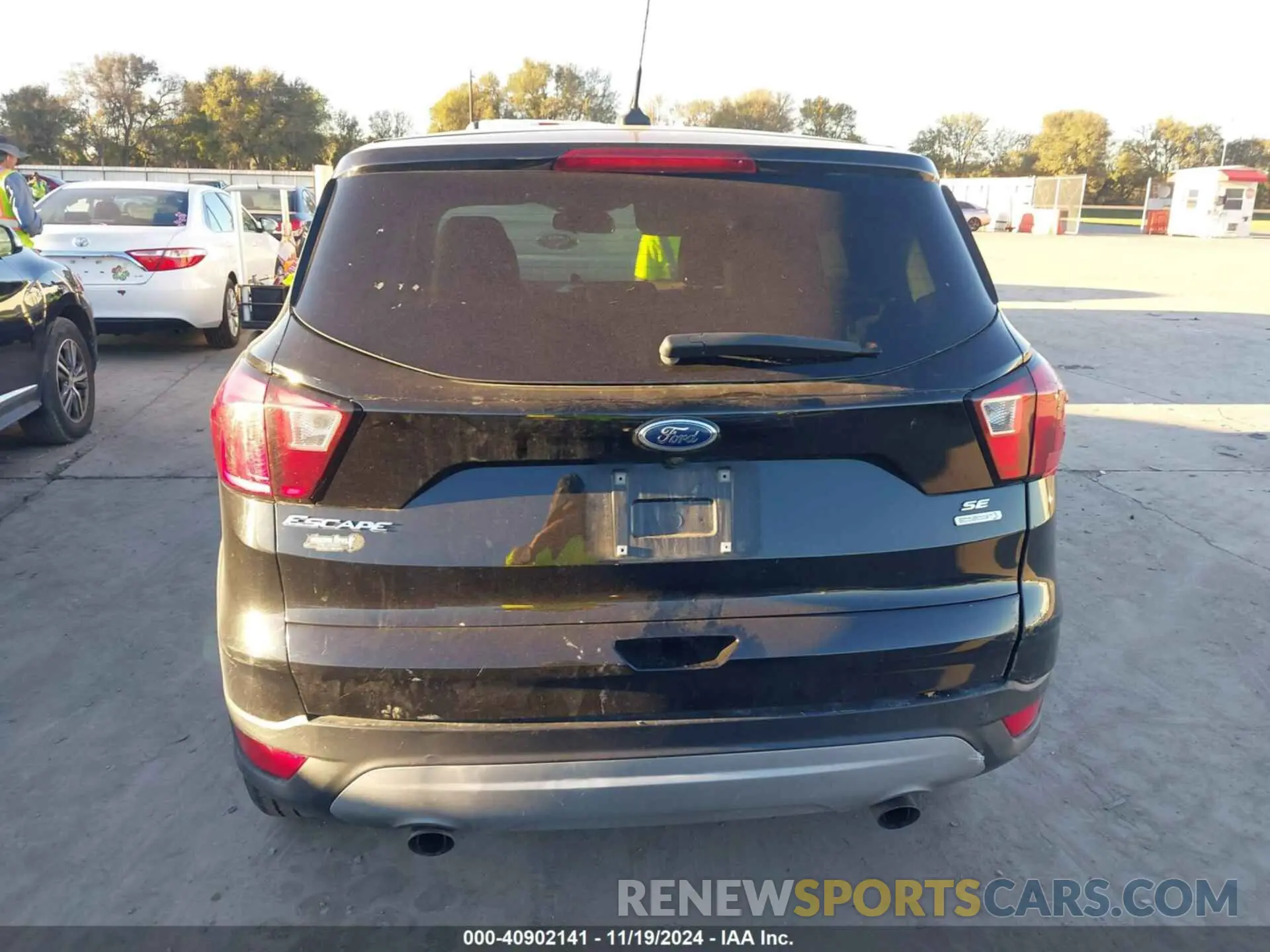 15 fotografías del automóvil dañado 1FMCU0GD6KUC52417 FORD ESCAPE 2019