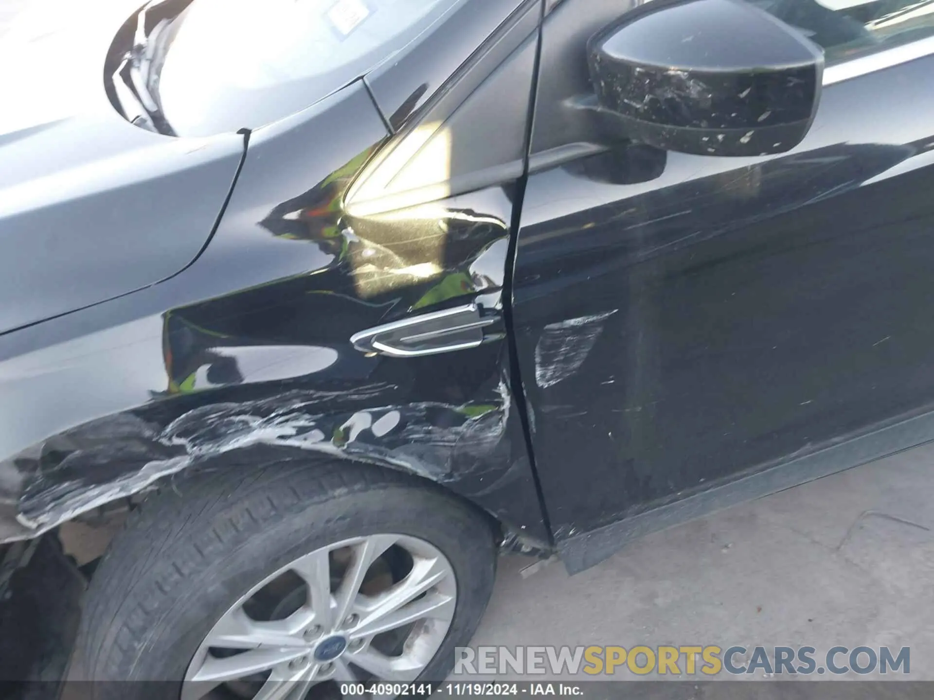 17 fotografías del automóvil dañado 1FMCU0GD6KUC52417 FORD ESCAPE 2019