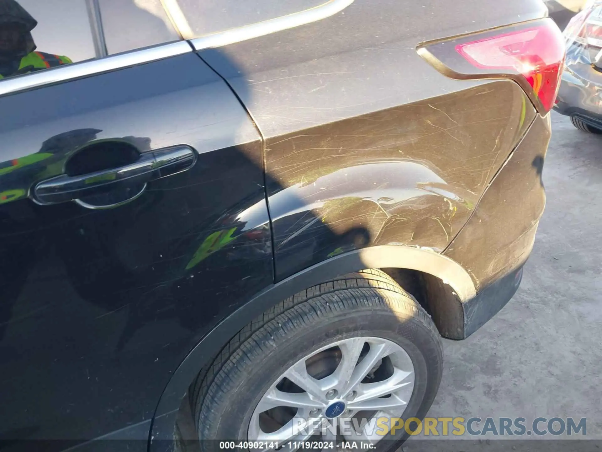 18 fotografías del automóvil dañado 1FMCU0GD6KUC52417 FORD ESCAPE 2019