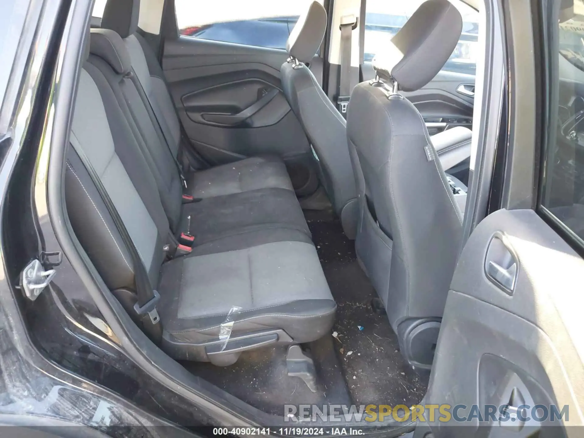 8 fotografías del automóvil dañado 1FMCU0GD6KUC52417 FORD ESCAPE 2019