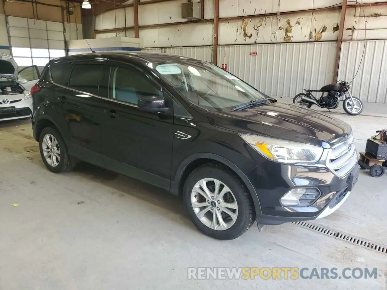 4 fotografías del automóvil dañado 1FMCU0GD7KUA02488 FORD ESCAPE 2019