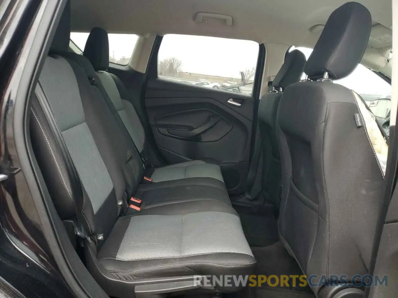 11 fotografías del automóvil dañado 1FMCU0GD7KUA19985 FORD ESCAPE 2019