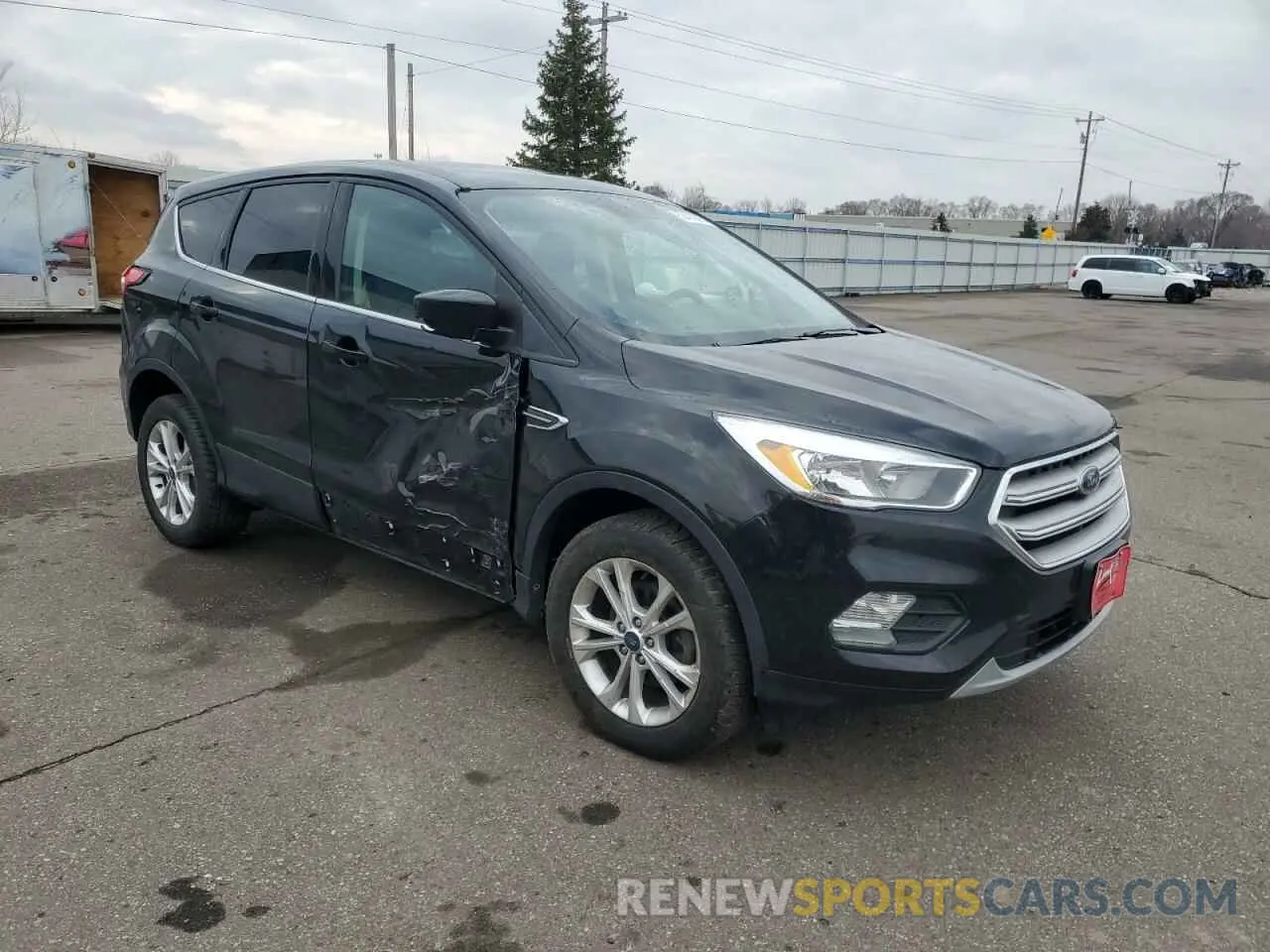 4 fotografías del automóvil dañado 1FMCU0GD7KUA19985 FORD ESCAPE 2019
