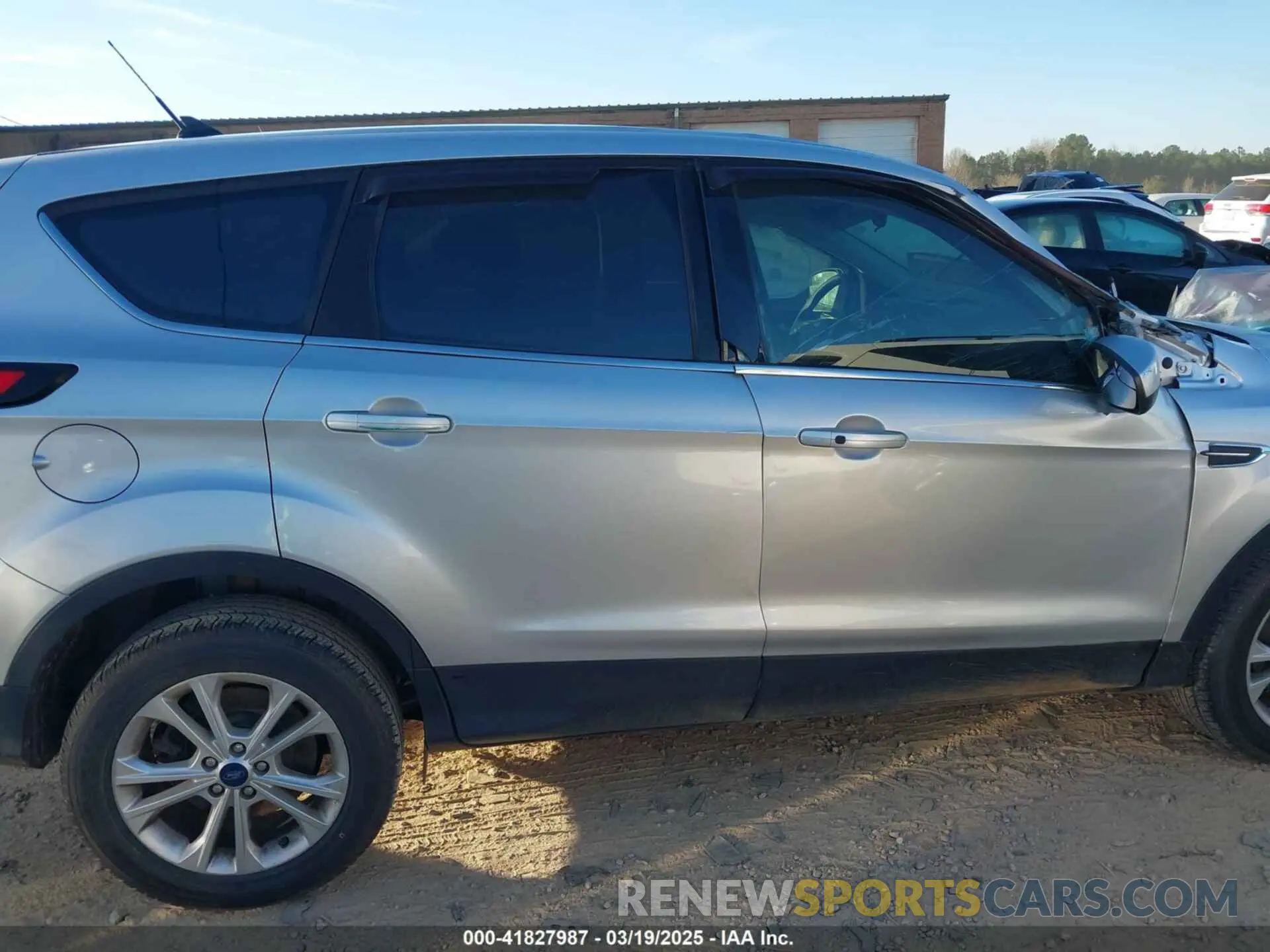 13 fotografías del automóvil dañado 1FMCU0GD7KUB45277 FORD ESCAPE 2019