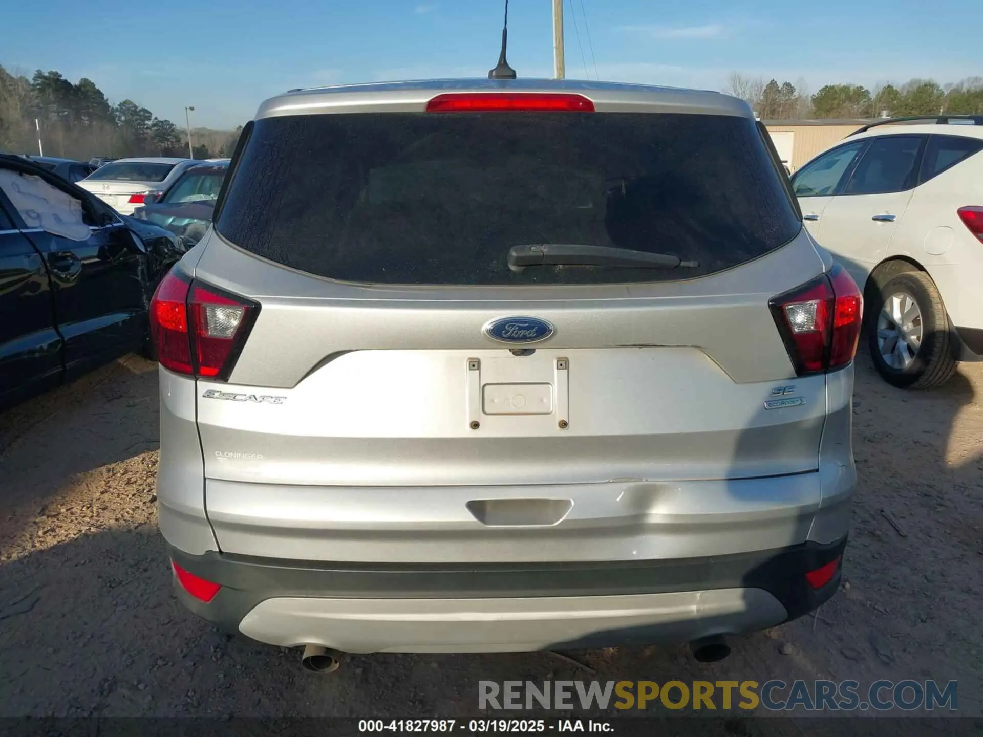 16 fotografías del automóvil dañado 1FMCU0GD7KUB45277 FORD ESCAPE 2019